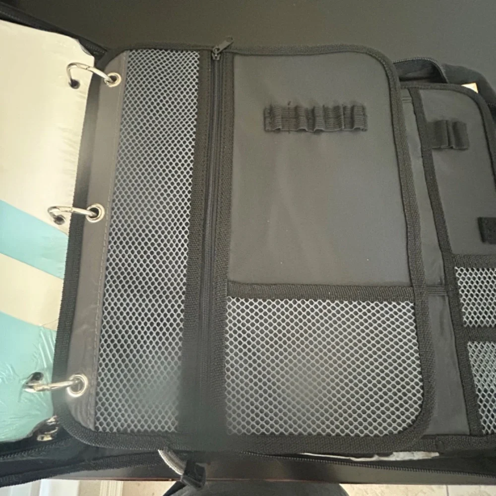 Case It Zipper Binder. NWOT